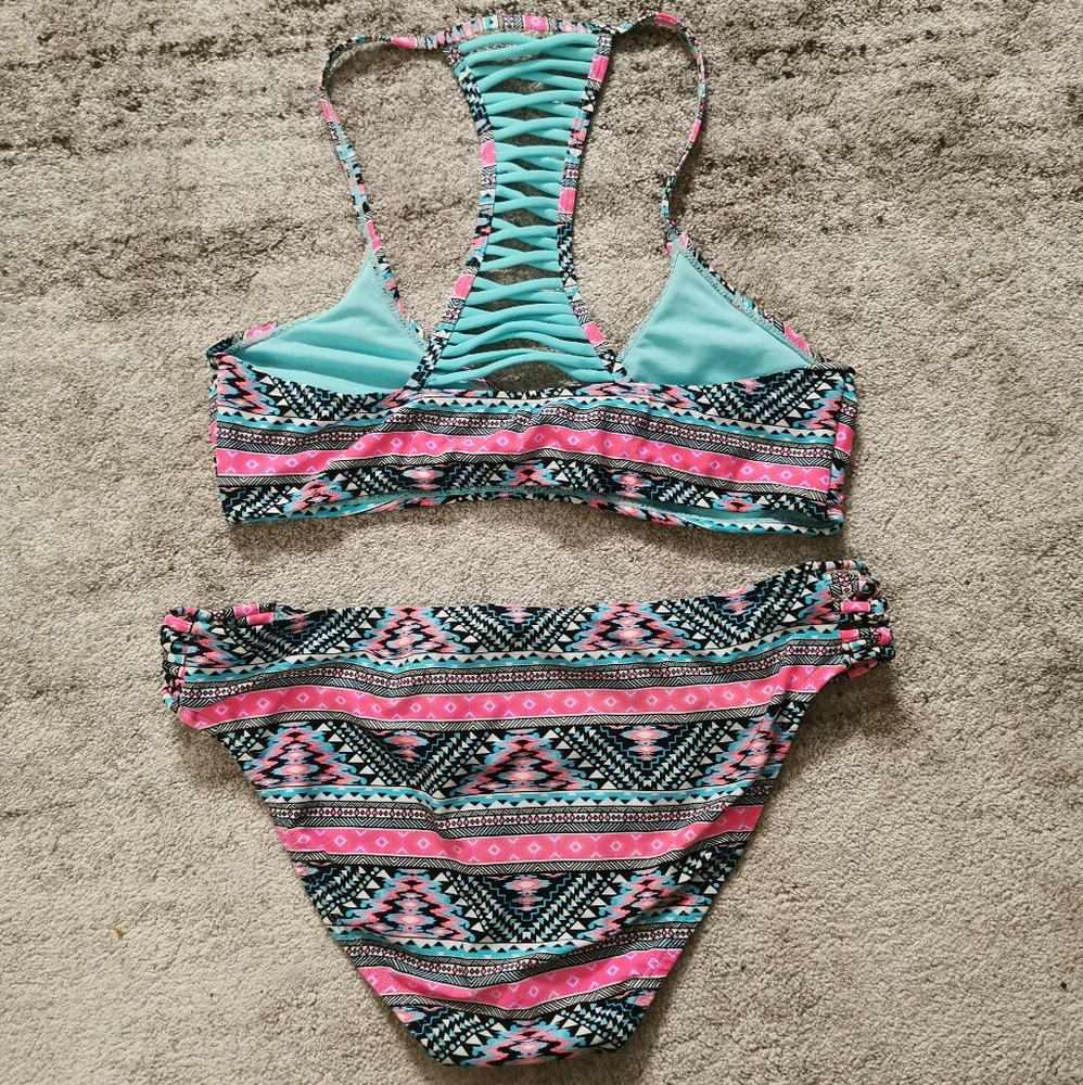 *** HOST PICK *** Island soul bikini set - Picture 2 of 3